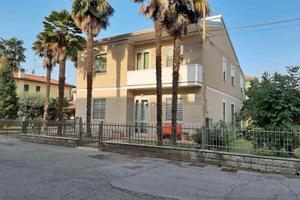 Immobile composto da 2 appartamenti