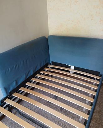 Letto singolo con testata blu