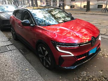 RENAULT Mégane E-Tech El. - 2023 Rossa tetto nero