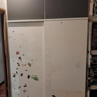 Armadio con ante scorrevoli + armadiatura superior
