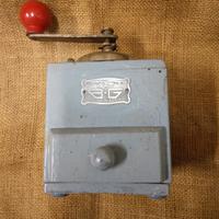 macina caffè in acciaio antico