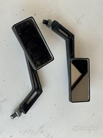 Specchietti moto in alluminio con effetto carbonio