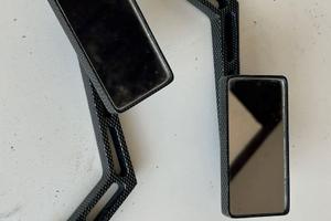 Specchietti moto in alluminio con effetto carbonio
