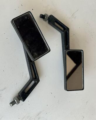 Specchietti moto in alluminio con effetto carbonio