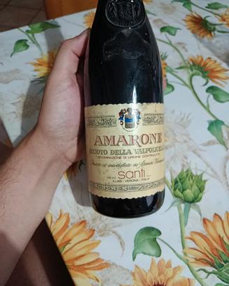 bottiglia di vino Amarone 