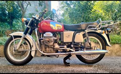 Moto Guzzi V7 700