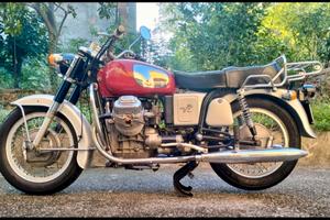 Moto Guzzi V7 700