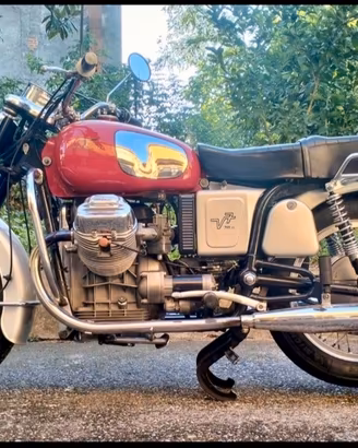 Moto Guzzi V7 700