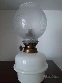 Lume a olio con vetro opalino