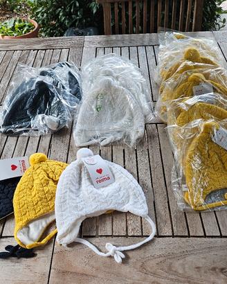 Stock di 18 berretti, pura lana per bambini REIMA