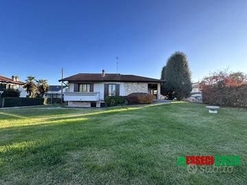 Villa di 193 m² con 4 locali e box auto a Casirate