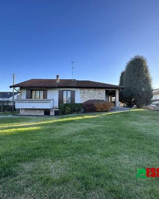 Villa di 193 m² con 4 locali e box auto a Casirate