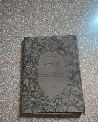 LIBRO " I CAPPUCCINI -CIFRE ICONICHE IN UN MONDO