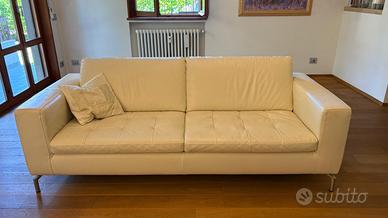 Divano in vera pelle color beige