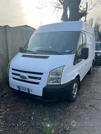 Furgone ford transit gancio traino