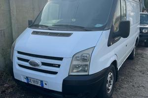 Furgone ford transit gancio traino