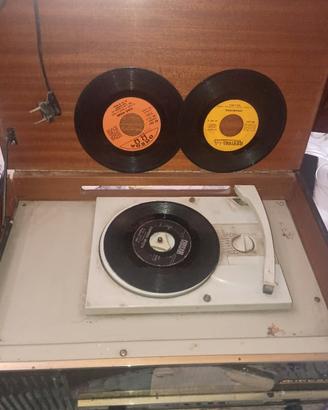 Radio d'epoca con Giradischi MINERVA