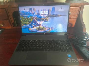 Notebook HP 15,6" SSD + 8GB RAM - Windows 11 - Ott