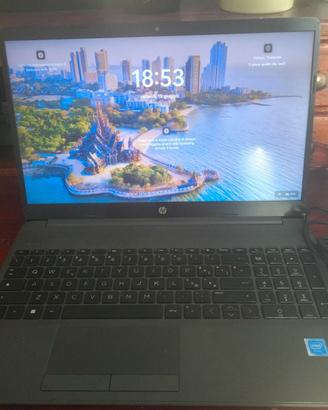 Notebook HP 15,6" SSD + 8GB RAM - Windows 11 - Ott