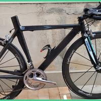 Triathlon carbon con ruote danneggiate