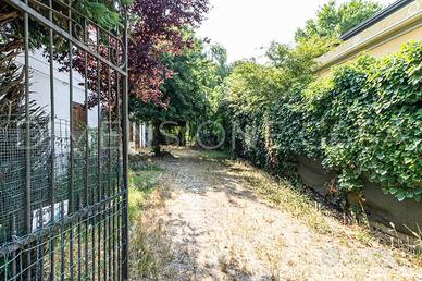 Villa di 226 m² con più di 5 locali e box auto a C