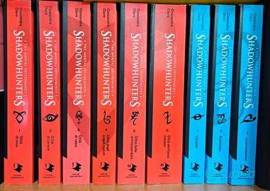 Shadowhunters serie completa più tre volumi extra.