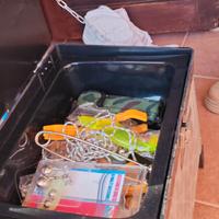 valigetta con tutto l'occorrente 2 canne da pesca 