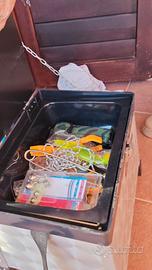 valigetta con tutto l'occorrente 2 canne da pesca 