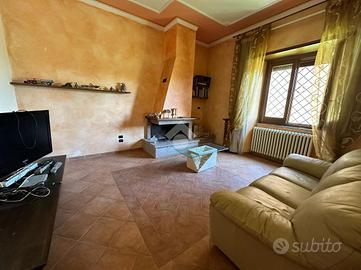 4 LOCALI A MONTE SAN GIOVANNI CAMPANO