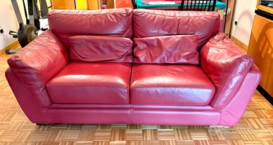 Divano in pelle colore rosso  50 euro