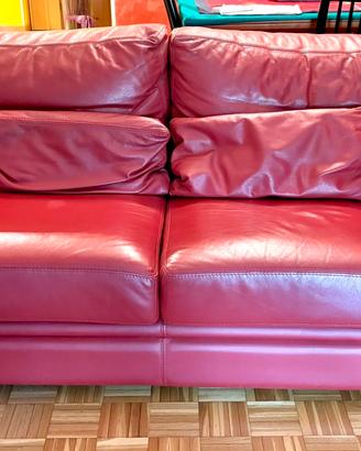Divano in pelle colore rosso  50 euro