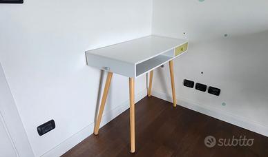 scrivania stile scandinavo