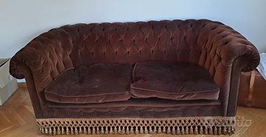 divano chesterfield velluto marrone