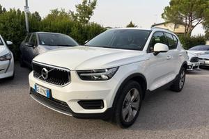 VOLVO XC40 T2 Geartronic Momentum