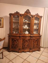 Credenza stile Luigi XV con vetrina