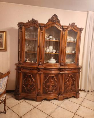 Credenza stile Luigi XV con vetrina