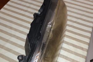 FARO ANTERIORE SINISTRO FORD FIESTA 2015