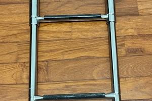 Scaletta telescopica sotto plancetta