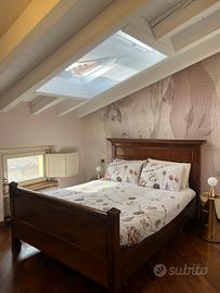 Letto matrimoniale antico in noce massello