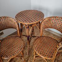 Arredo da giardino tavolino è poltroncine .