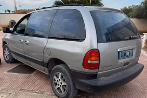 Chrysler Voyager 2.4 benzina 16 valvole con GPL