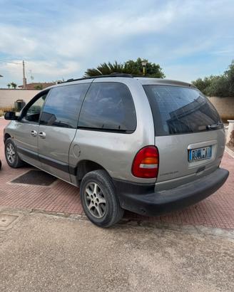 Chrysler Voyager 2.4 benzina 16 valvole con GPL