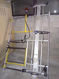 Porta scale con slitta per furgoni