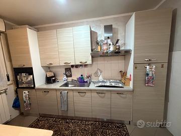 cucina completa più il salone completo