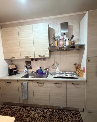 cucina completa più il salone completo