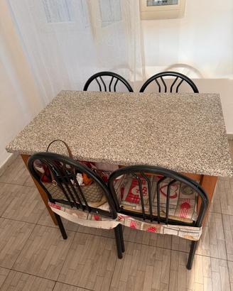 tavolo 110x70+4 sedie in omaggio