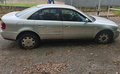 Audi a 4 per ricambi