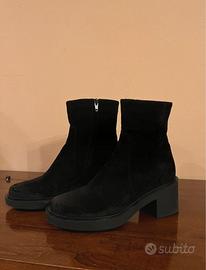 Stivaletti scamosciati donna FRAU