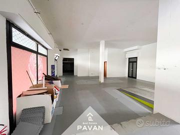 Locale commerciale fronte strada ad alta visibilit