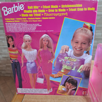 Barbie maglia alla moda